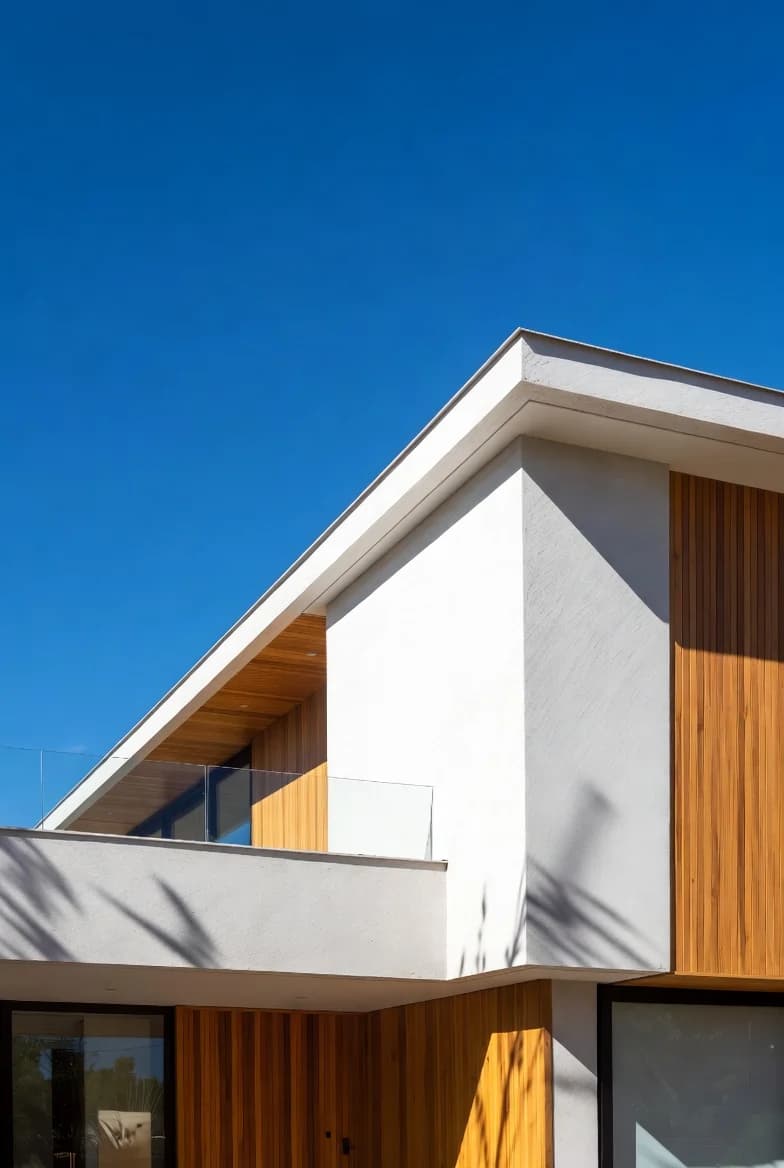 Hoogwaardige gevelbekleding in hout en steenstrips vakkundig geplaatst in Sint-Katelijne-Waver