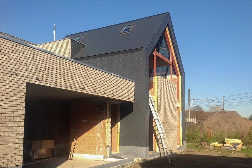 Dakrenovatie en gevelbekleding Onze-Lieve-Vrouw-Waver, Heiken