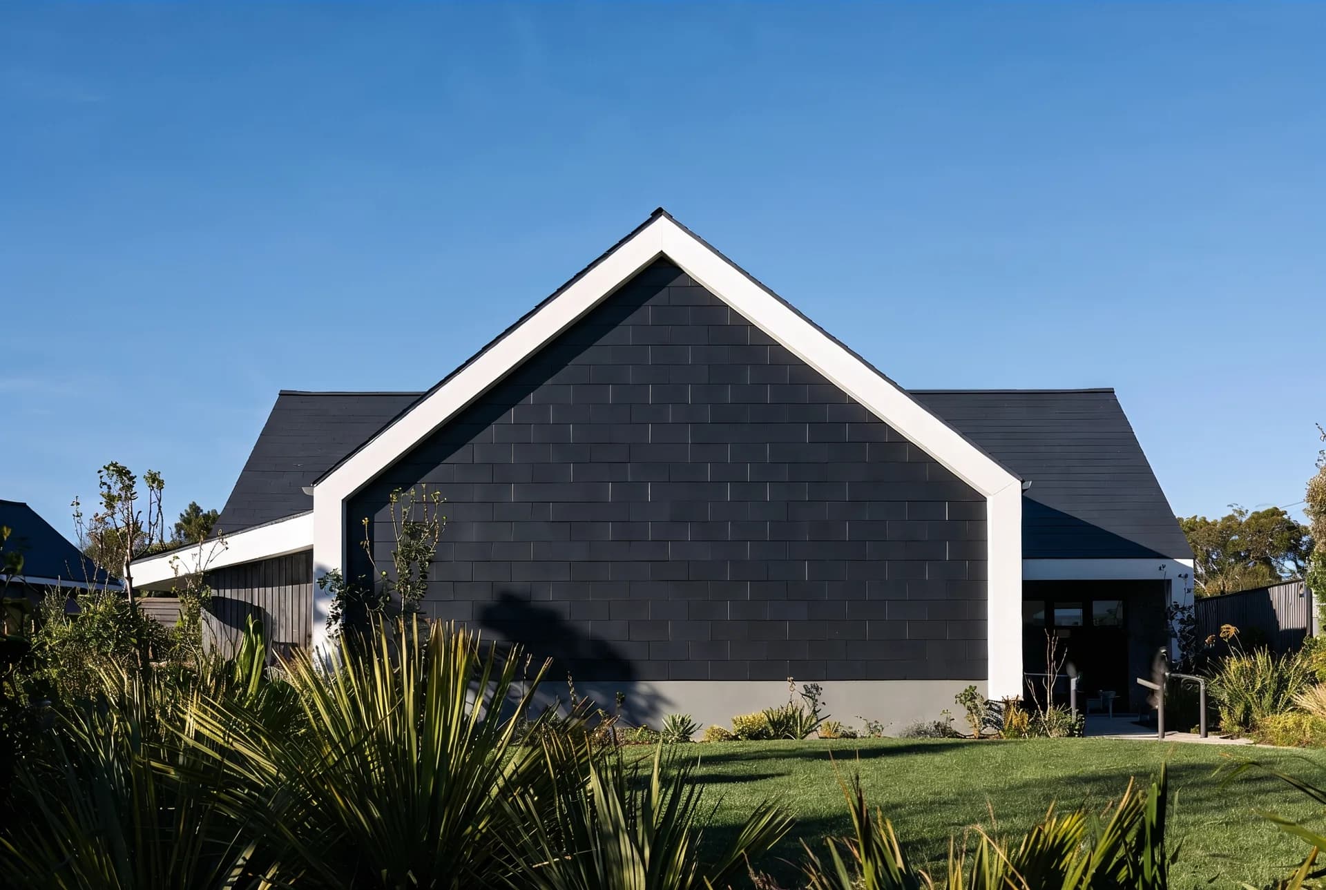 Voorbeeld van Leien Bekleding & Gevelbepleistering (Crepi) gevelbekleding gerealiseerd door Dakwerken De Haes