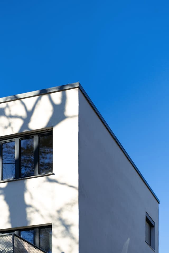 Modern afgewerkt plat dak in Sint-Katelijne-Waver door Dakwerken De Haes