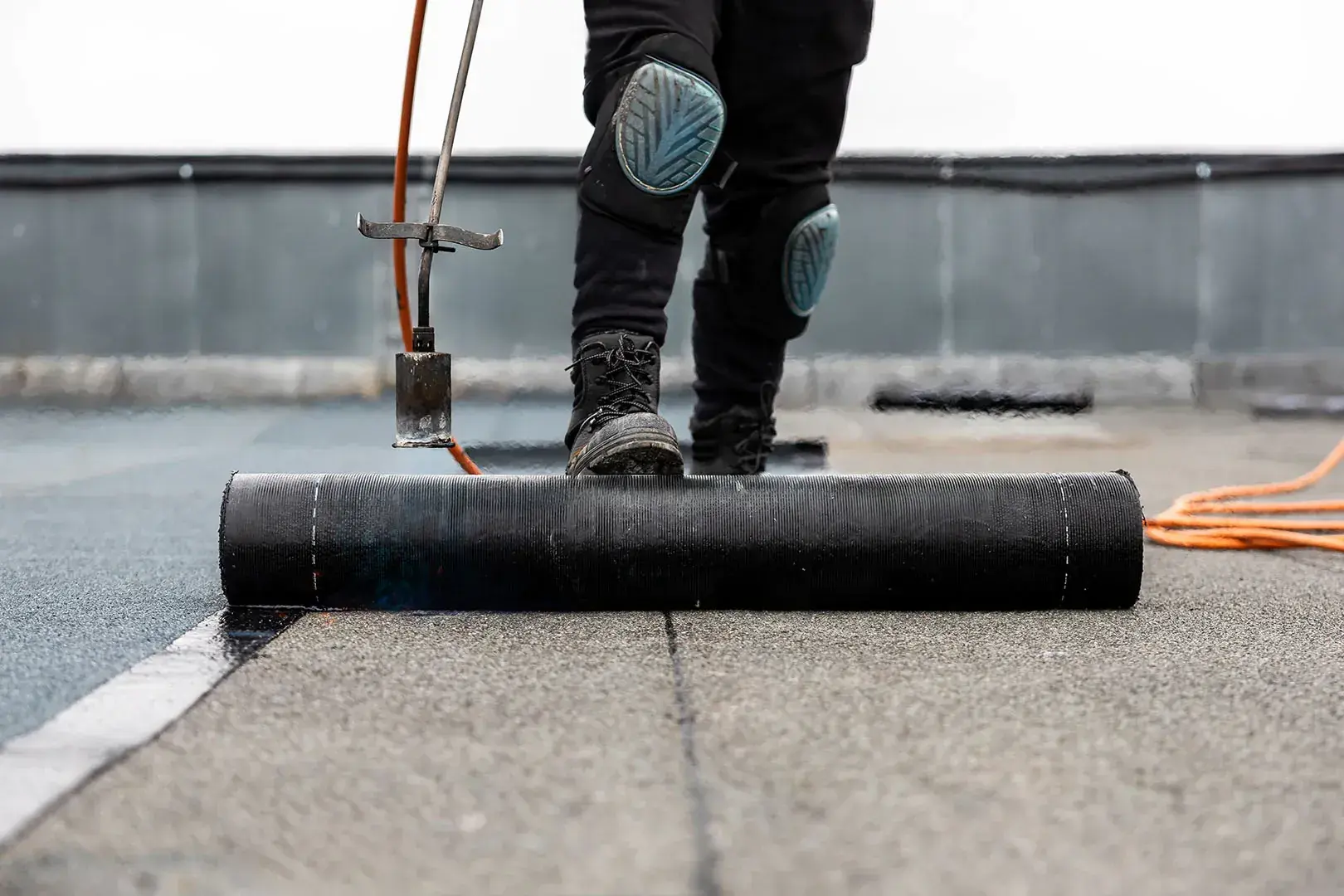 Bitumen roofing plat dak afwerking door Dakwerken De Haes