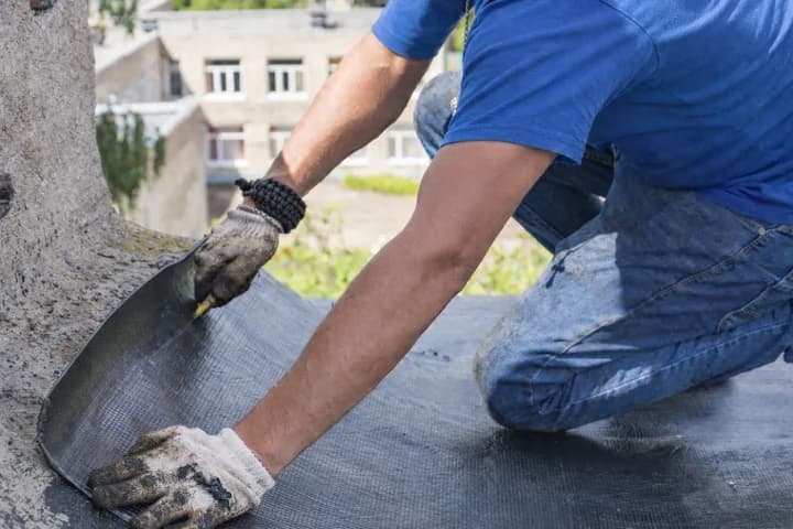 Plat dak renovatie met EPDM: voordelen, prijs en levensduur